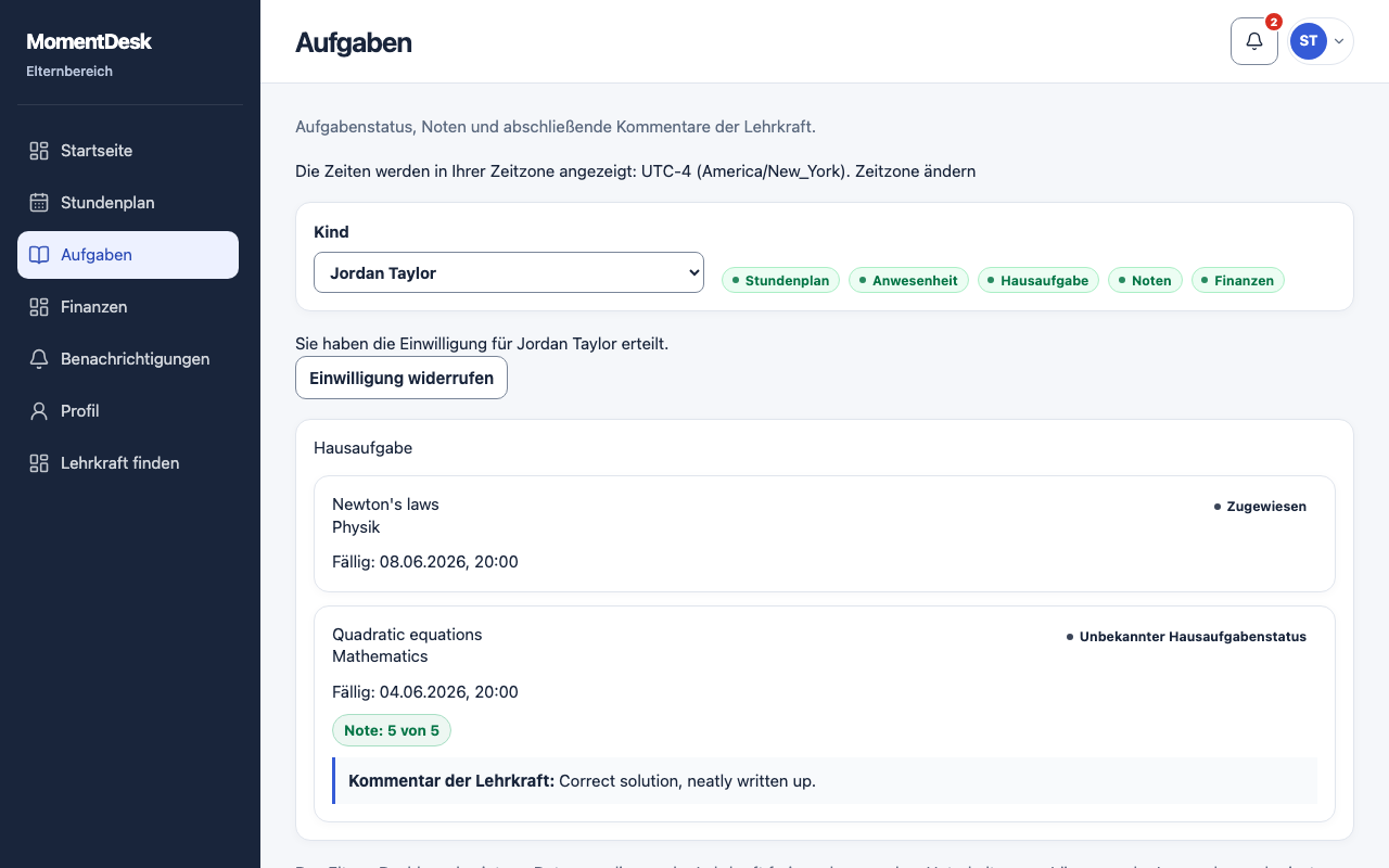 Aufgaben und Bewertungen prüfen: MomentDesk-Oberfläche mit erfundenen Namen und Einträgen.