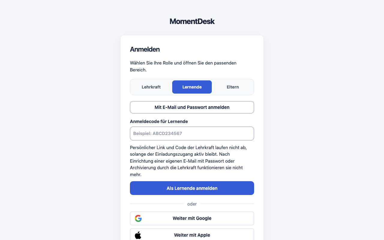 Zum ersten Mal anmelden: MomentDesk-Oberfläche mit erfundenen Namen und Einträgen.