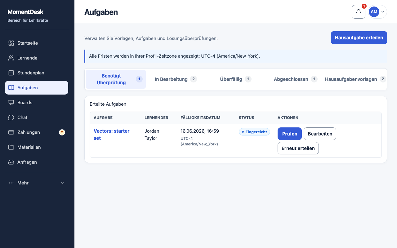 Hausaufgaben mit Dateien zuweisen: MomentDesk-Oberfläche mit erfundenen Namen und Einträgen.