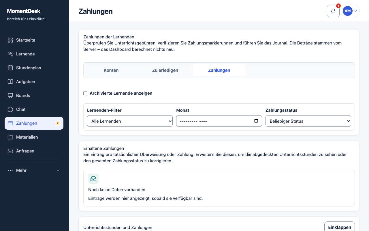 Das Finanzjournal eines Schülers lesen: MomentDesk-Oberfläche mit erfundenen Namen und Einträgen.