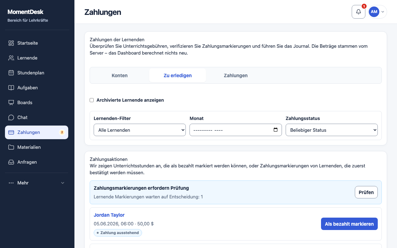 Eine Zahlungsmarkierung des Schülers prüfen: MomentDesk-Oberfläche mit erfundenen Namen und Einträgen.