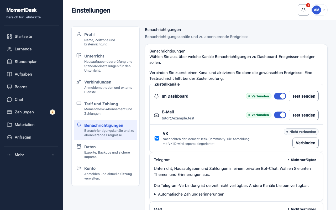 Feedback zu MomentDesk senden: MomentDesk-Oberfläche mit erfundenen Namen und Einträgen.