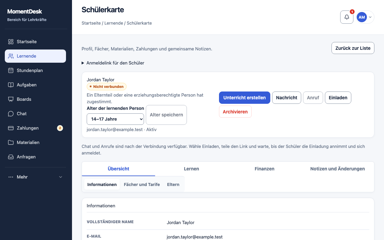 Einen Schüler mit persönlichem Link einladen: MomentDesk-Oberfläche mit erfundenen Namen und Einträgen.