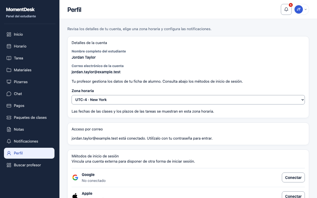 Configurar zona horaria, idioma y notificaciones: Interfaz de MomentDesk con nombres y registros ficticios.