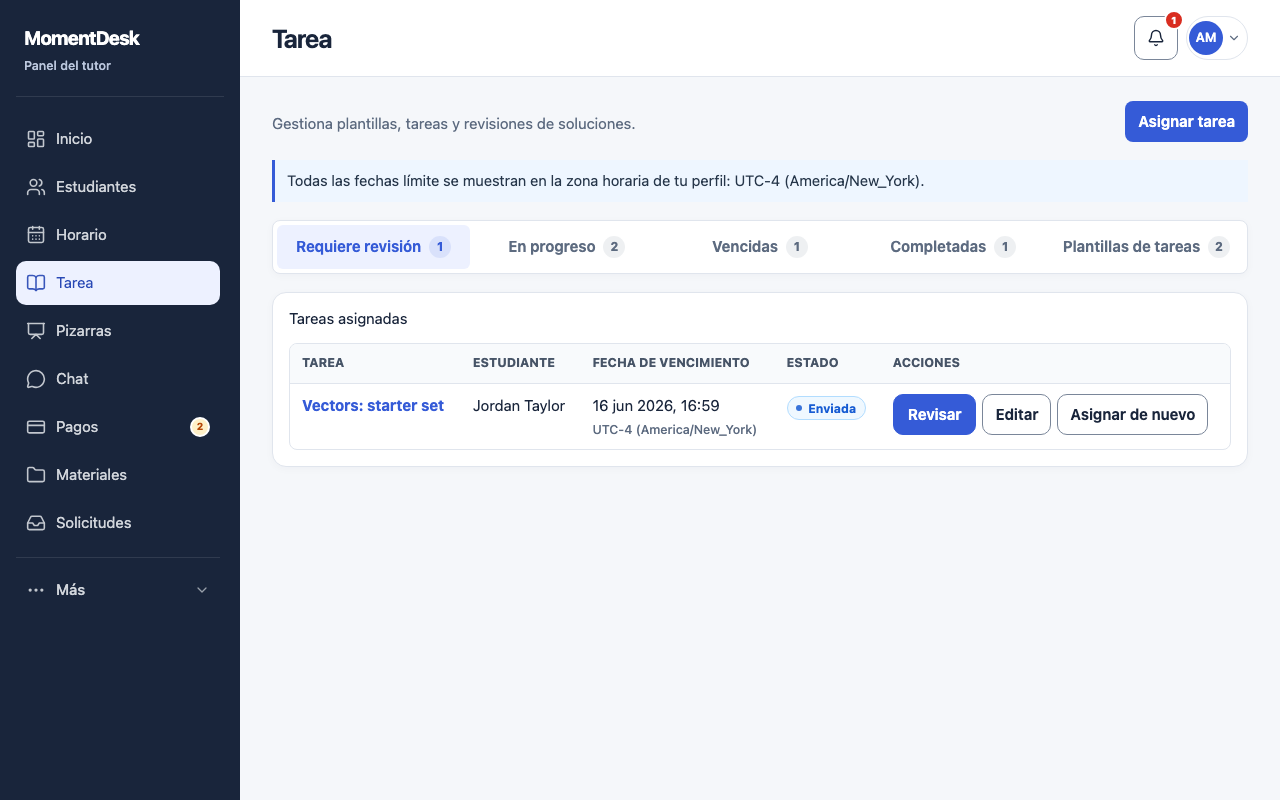 Asignar tarea con archivos: Interfaz de MomentDesk con nombres y registros ficticios.
