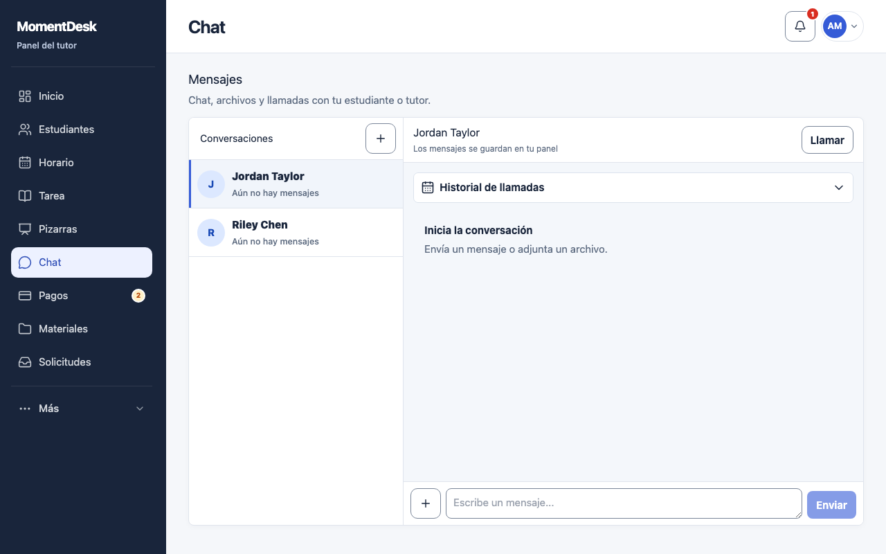 Escribir a un alumno y crear un chat de grupo: Interfaz de MomentDesk con nombres y registros ficticios.
