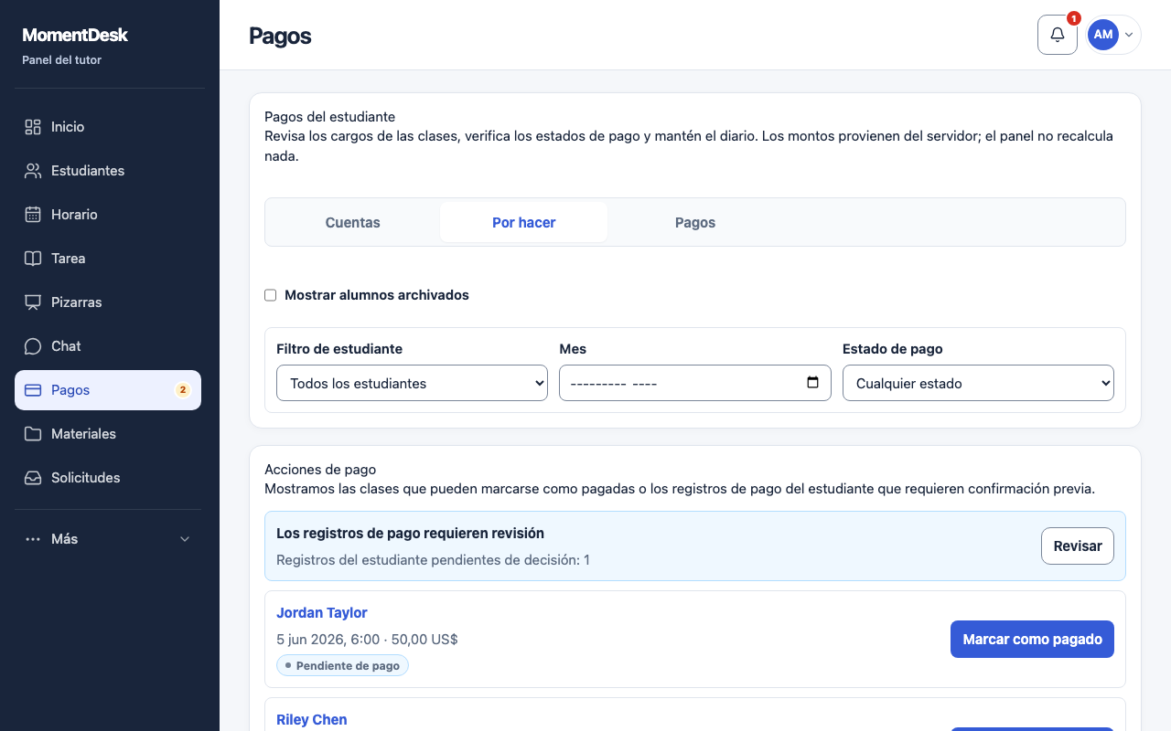 Revisar una marca de pago del alumno: Interfaz de MomentDesk con nombres y registros ficticios.