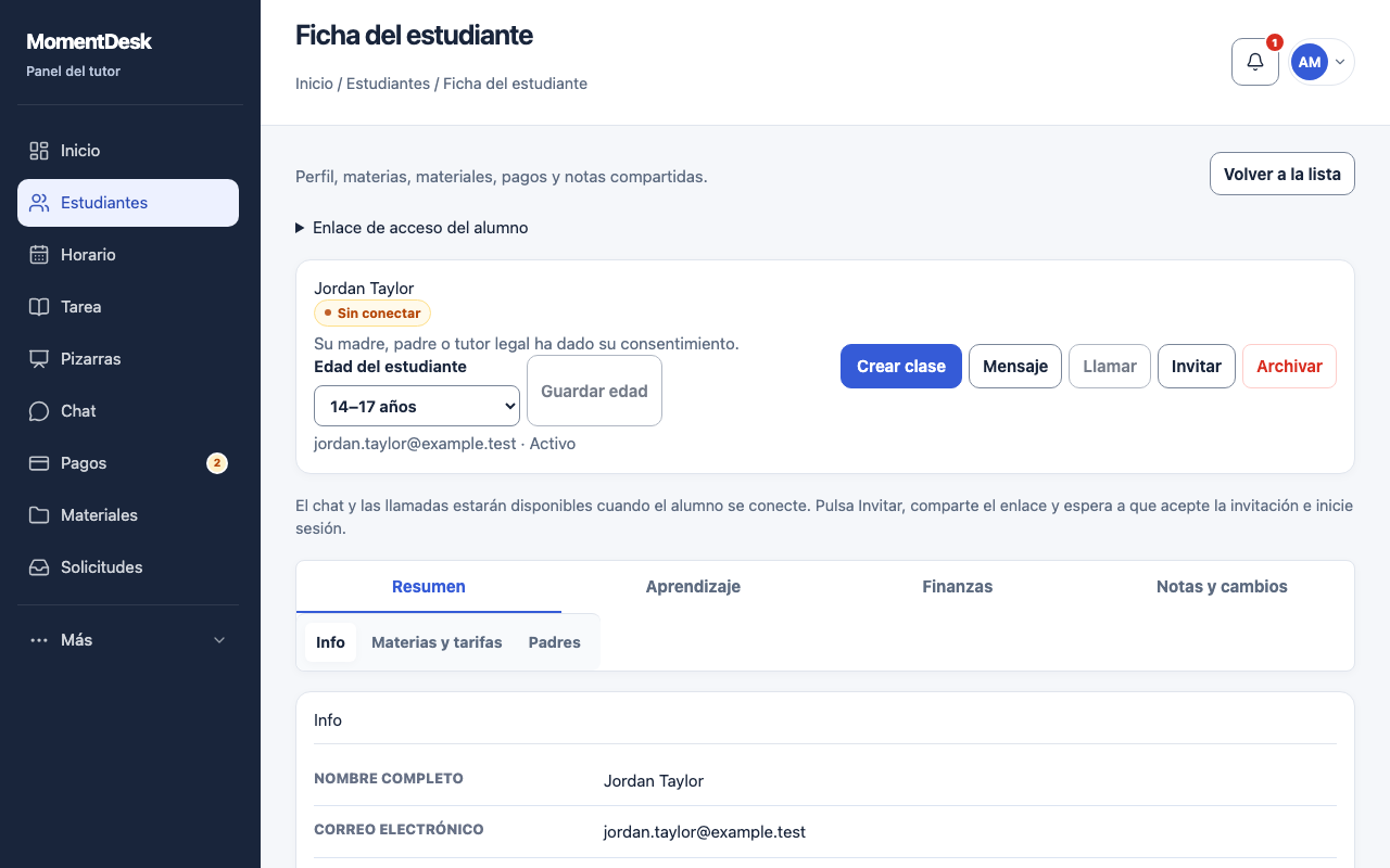 Invita a un estudiante con un enlace personal: Interfaz de MomentDesk con nombres y registros ficticios.
