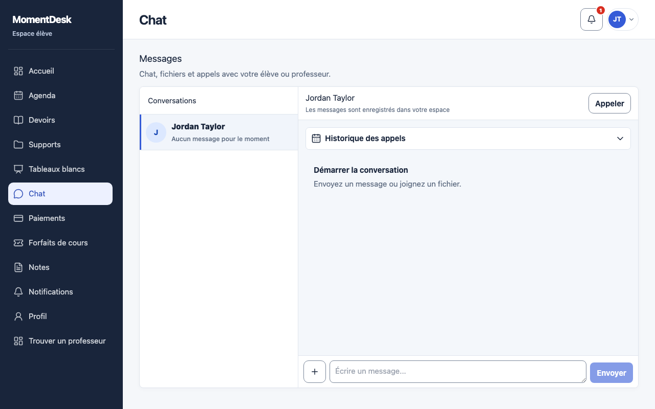 Écrire à votre enseignant: Interface de MomentDesk avec des noms et données fictifs.