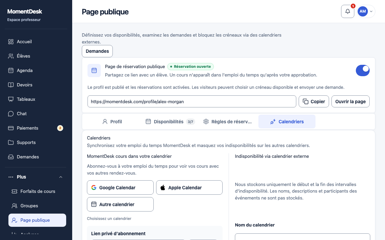 Voir vos cours dans un autre calendrier: Interface de MomentDesk avec des noms et données fictifs.