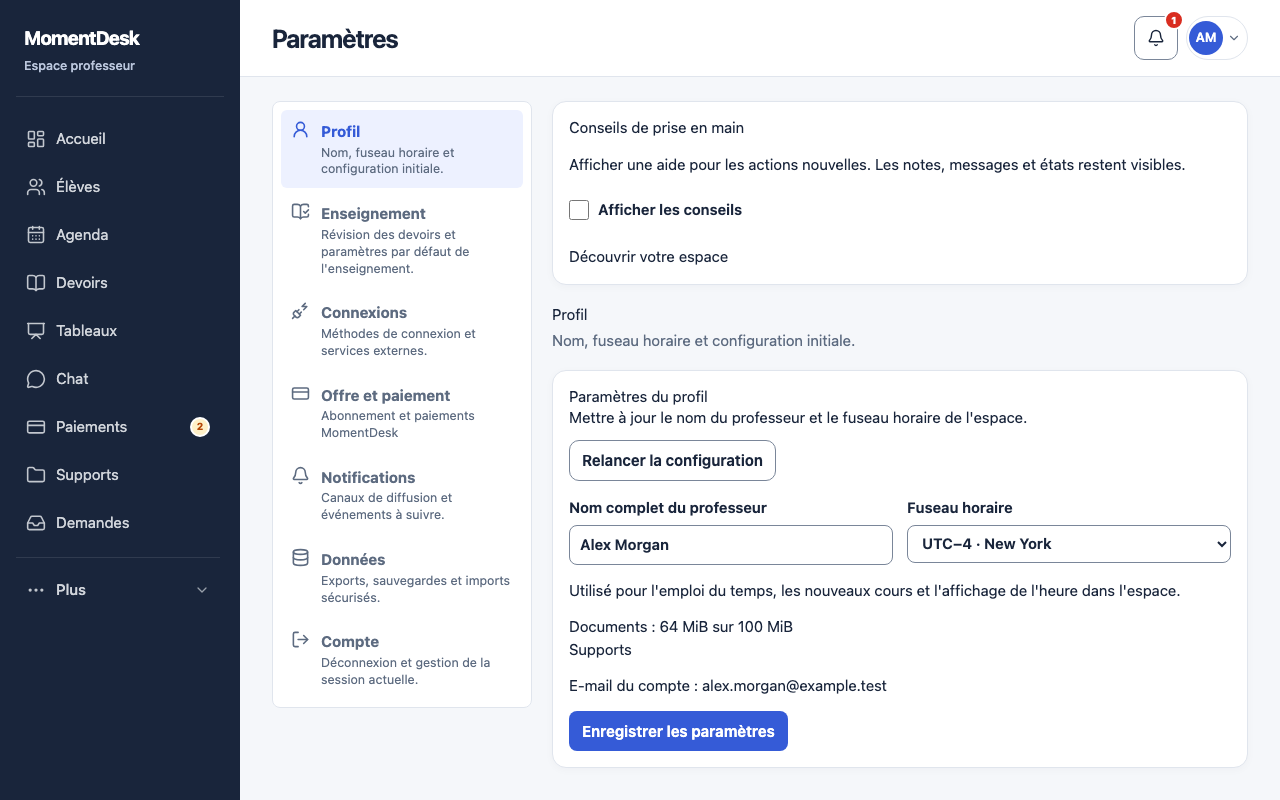 Modifier le nom, le fuseau horaire et la notation: Interface de MomentDesk avec des noms et données fictifs.