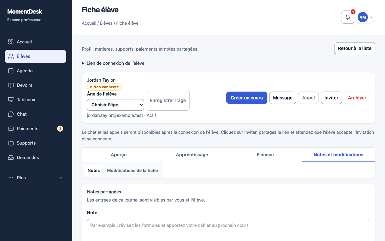Partager des notes avec un élève: Interface de MomentDesk avec des noms et données fictifs.