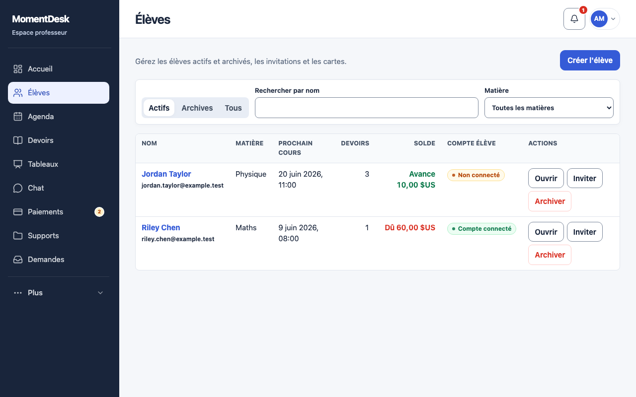 Modifier, archiver et restaurer un élève: Interface de MomentDesk avec des noms et données fictifs.