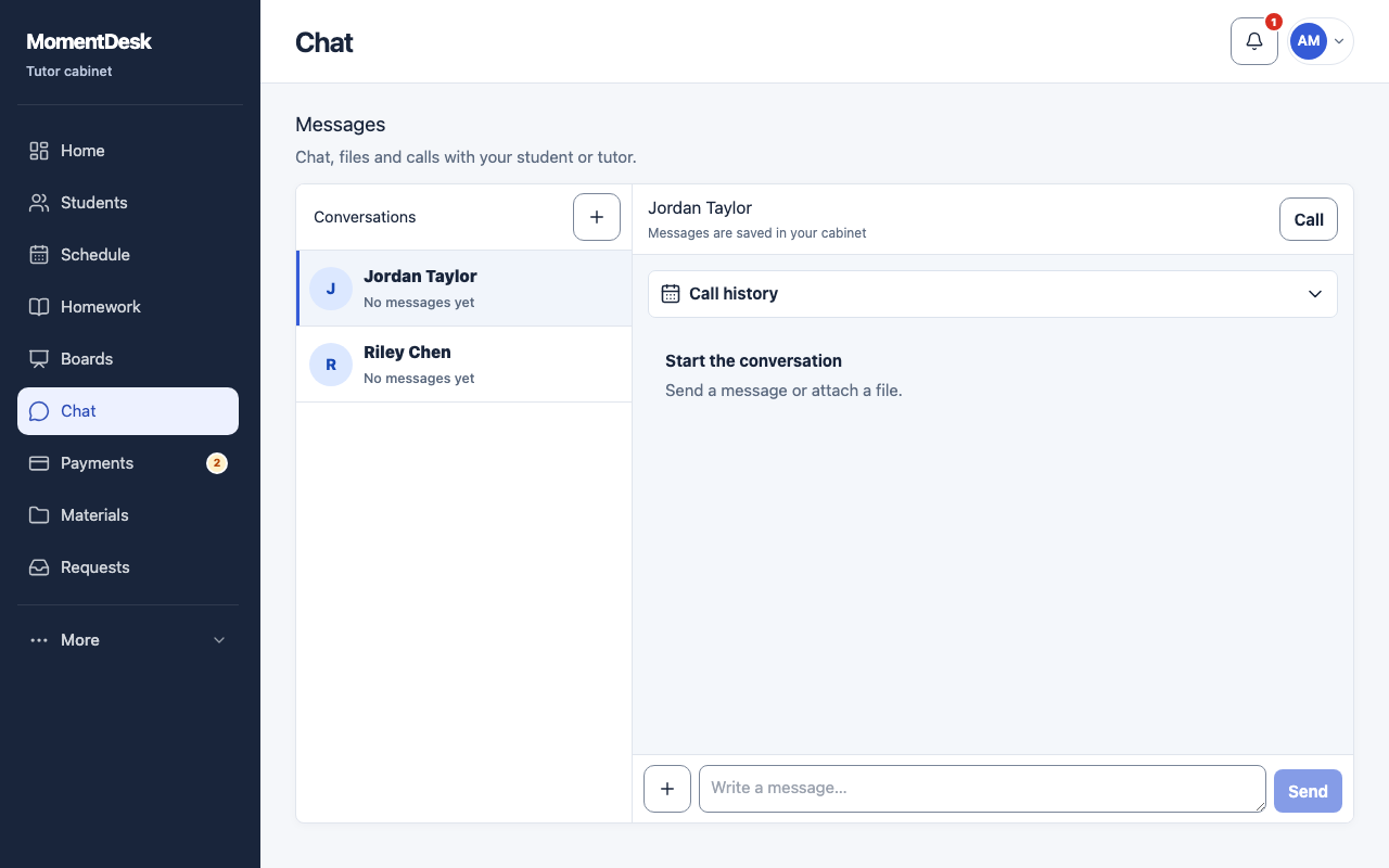 The MomentDesk Chat page for a tutor, with the conversation list, the message field and the call control.